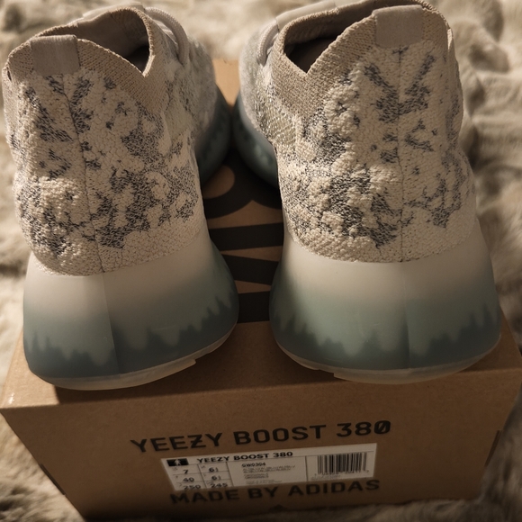 Yeezy boost 380 size 7 men's 8 women, Alien Blue color - Picture 4 of 5